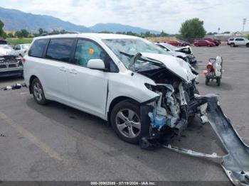  Salvage Toyota Sienna