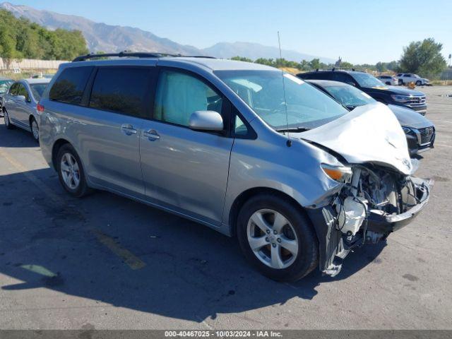  Salvage Toyota Sienna