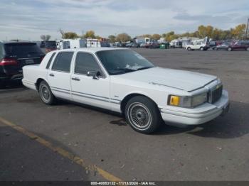  Salvage Lincoln Towncar