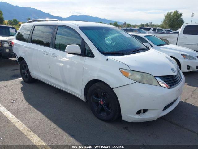  Salvage Toyota Sienna