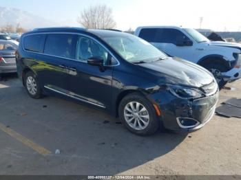  Salvage Chrysler Pacifica