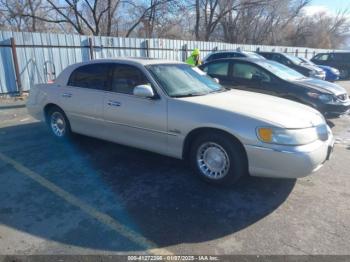  Salvage Lincoln Towncar