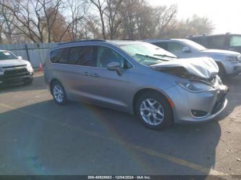  Salvage Chrysler Pacifica