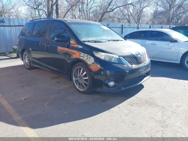  Salvage Toyota Sienna