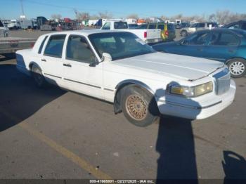  Salvage Lincoln Towncar