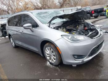  Salvage Chrysler Pacifica