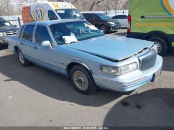  Salvage Lincoln Towncar