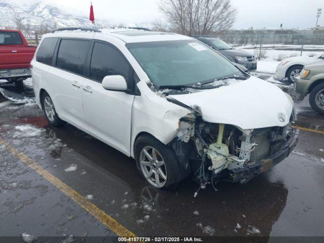  Salvage Toyota Sienna