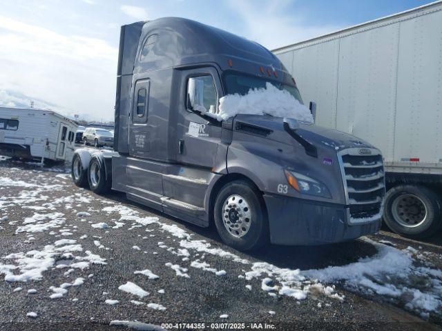  Salvage Freightliner New Cascadia 126