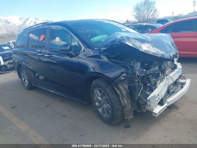  Salvage Toyota Sienna