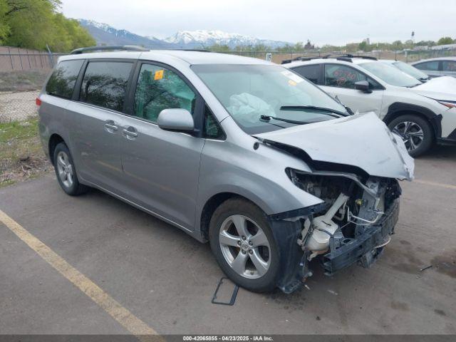 Salvage Toyota Sienna