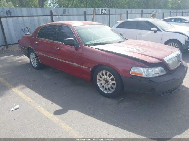  Salvage Lincoln Towncar