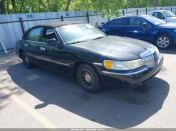  Salvage Lincoln Towncar