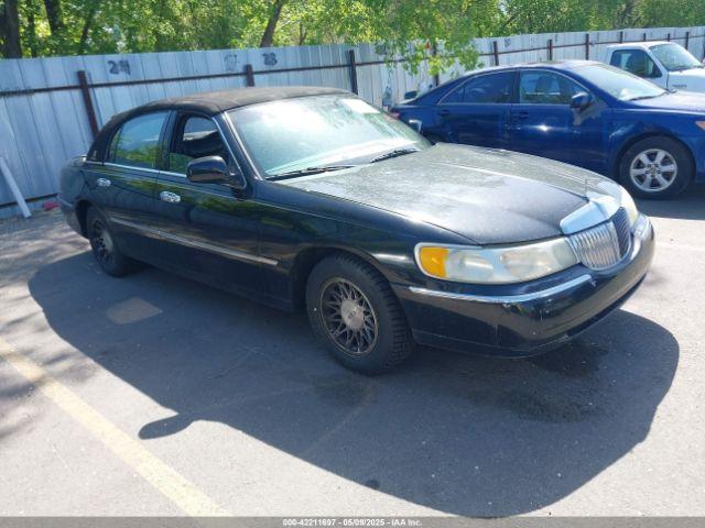  Salvage Lincoln Towncar