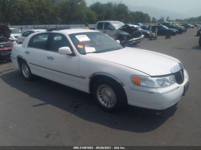  Salvage Lincoln Towncar