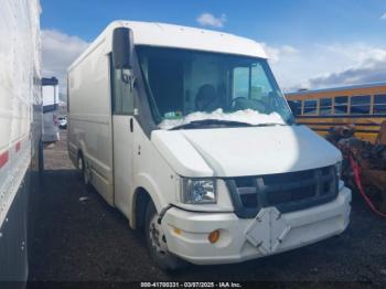  Salvage Isuzu Commercial Van