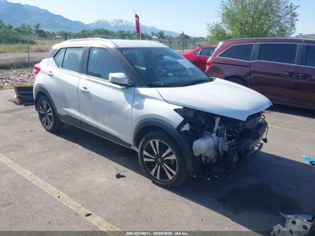  Salvage Nissan Kicks