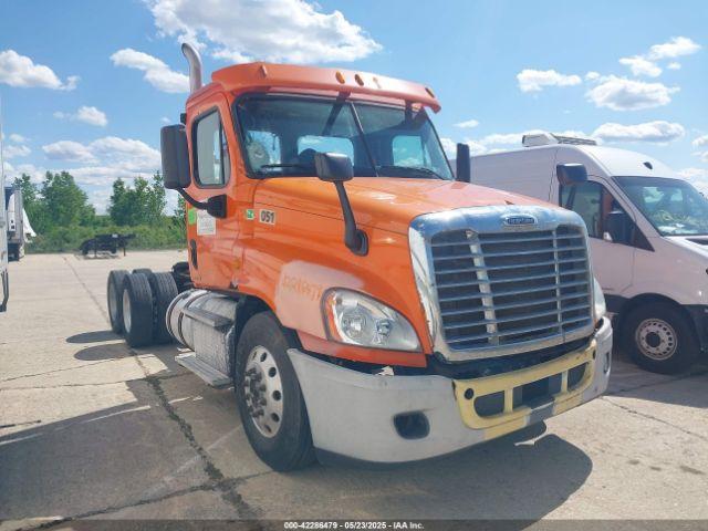  Salvage Freightliner Cascadia 125