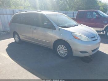  Salvage Toyota Sienna