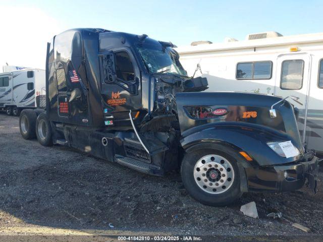  Salvage Peterbilt 579