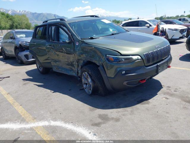  Salvage Jeep Cherokee