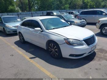  Salvage Chrysler 200