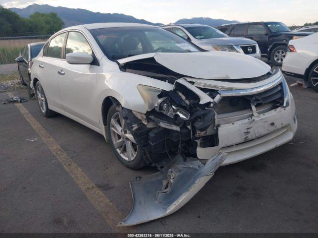  Salvage Nissan Altima