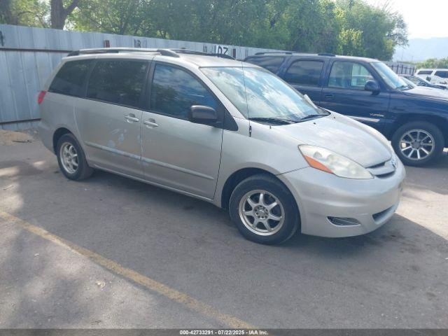  Salvage Toyota Sienna