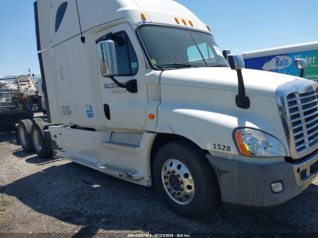  Salvage Freightliner Cascadia 125