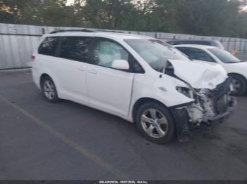  Salvage Toyota Sienna