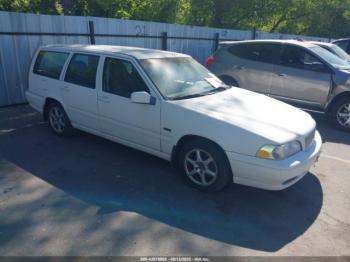  Salvage Volvo V70