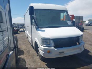  Salvage Isuzu Commercial Van