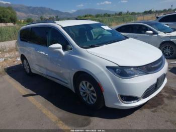  Salvage Chrysler Pacifica