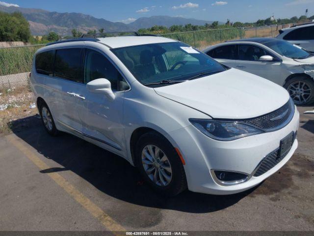  Salvage Chrysler Pacifica