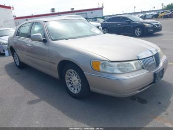  Salvage Lincoln Towncar