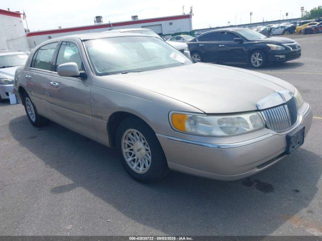  Salvage Lincoln Towncar