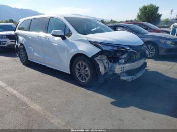  Salvage Toyota Sienna