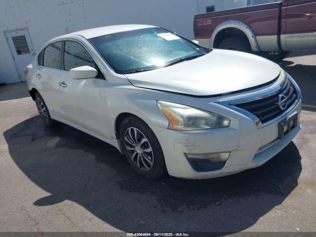  Salvage Nissan Altima