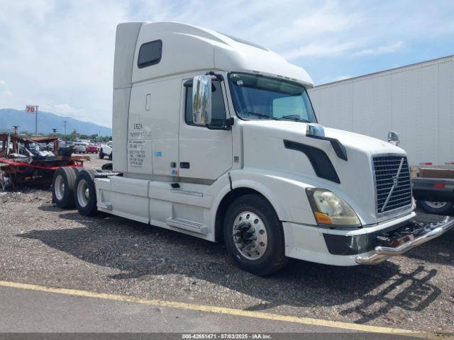  Salvage Volvo Vn