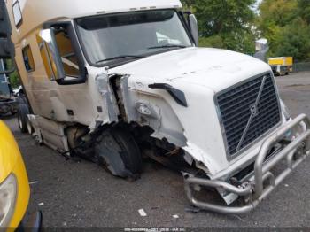  Salvage Volvo Vnl