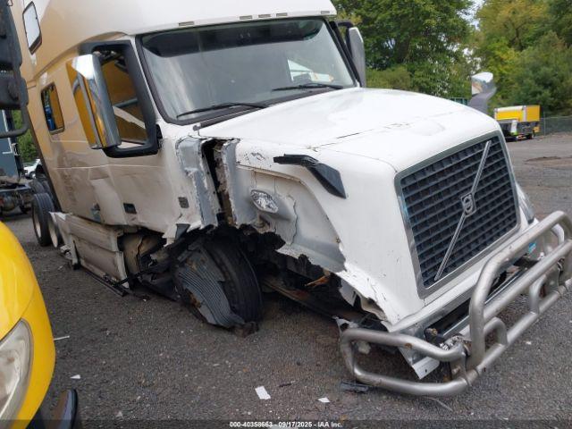  Salvage Volvo Vnl