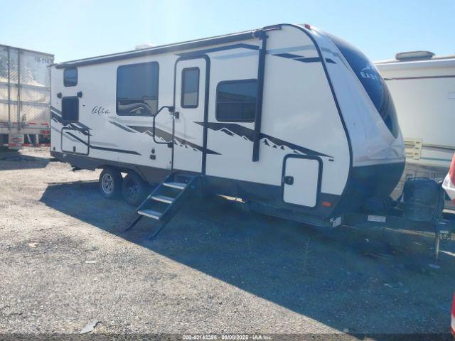  Salvage East To West Elite 2100 Mbh Travel Tra