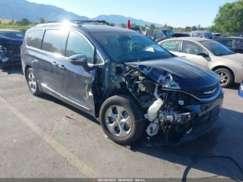  Salvage Chrysler Pacifica