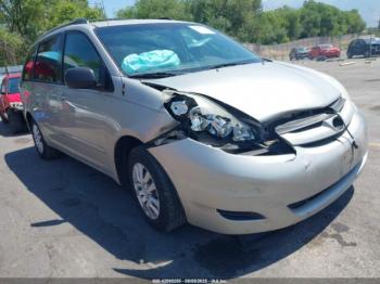  Salvage Toyota Sienna