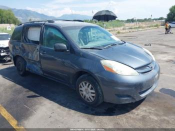  Salvage Toyota Sienna