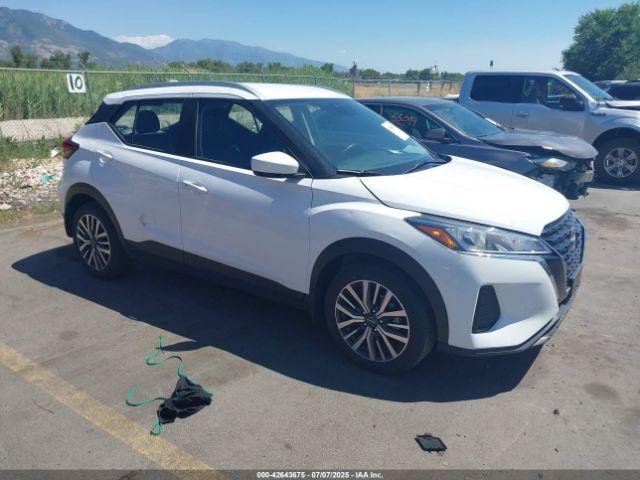  Salvage Nissan Kicks