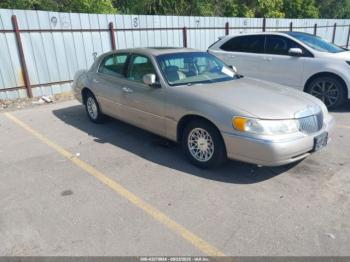  Salvage Lincoln Towncar