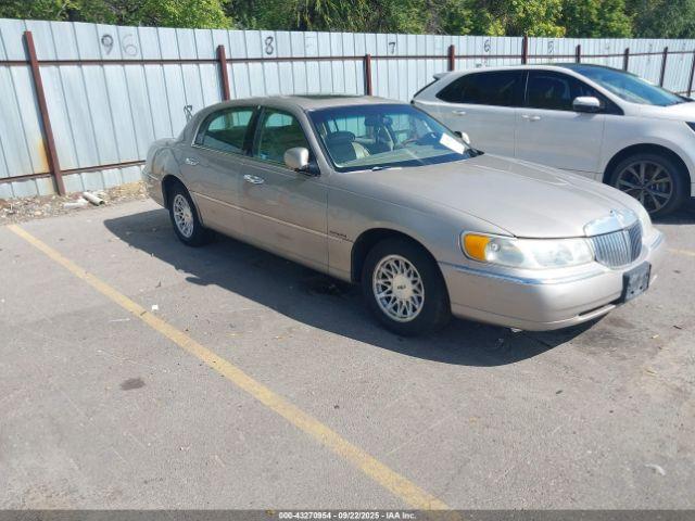  Salvage Lincoln Towncar