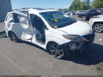  Salvage Toyota Sienna