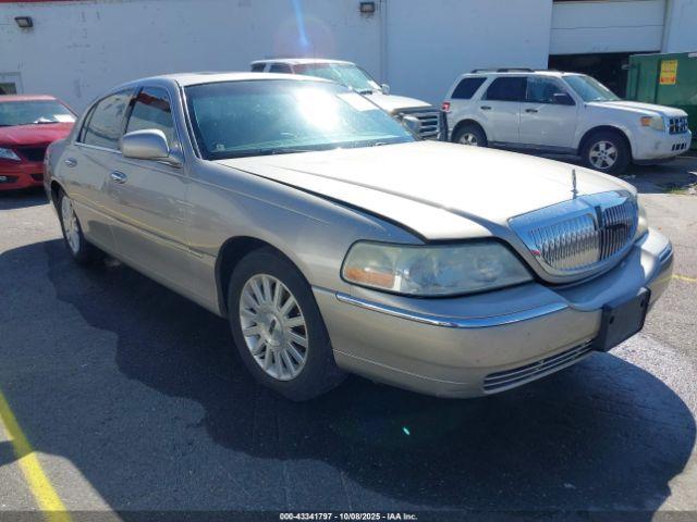  Salvage Lincoln Towncar